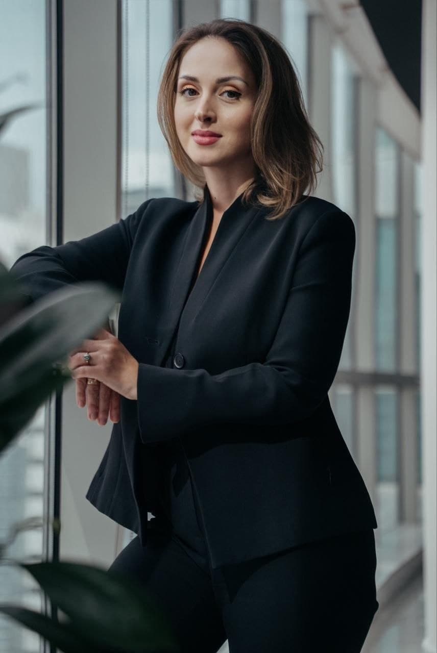 15 years of experience in client service and premium-level event organization